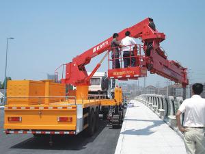   Vehículo de inspección de puentes (con canastilla) 